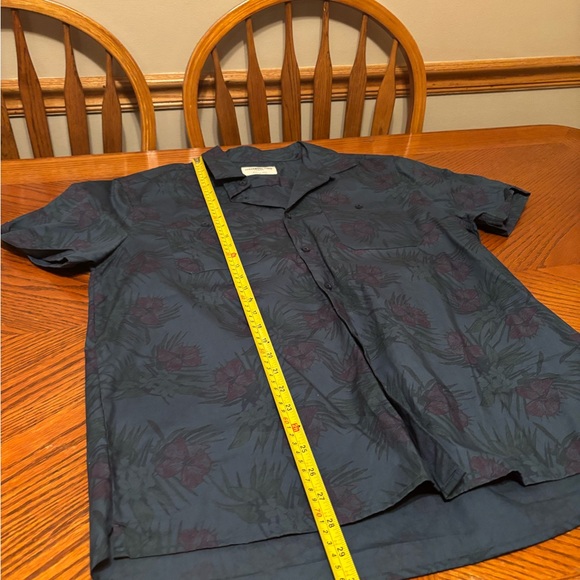 Men's Floral Patterned Button Down Shirt - Picture 11 of 11